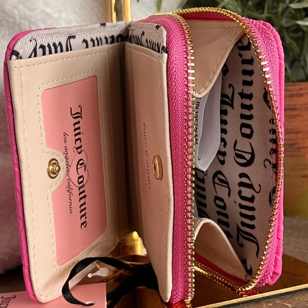 Juicy Couture signature features
